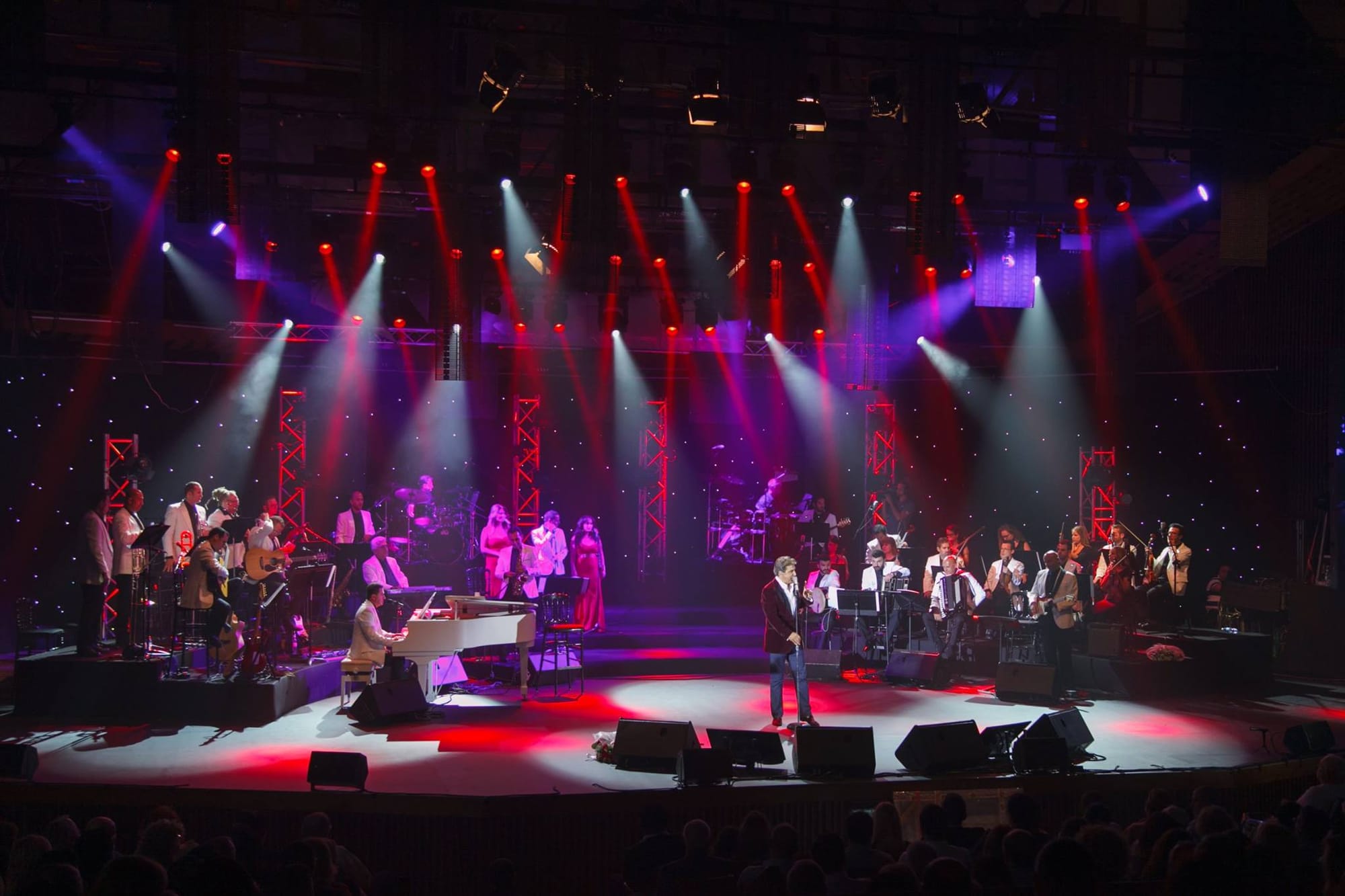 Moris Janashvili and Champagne Band performing in concert